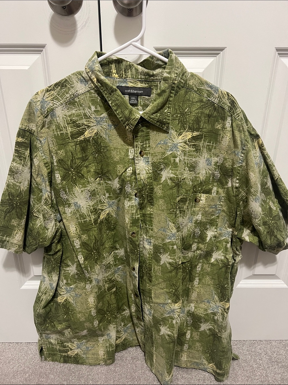croft & barrow Olive Green Short-Sleeve Button-Down Shirt with Abstract Print